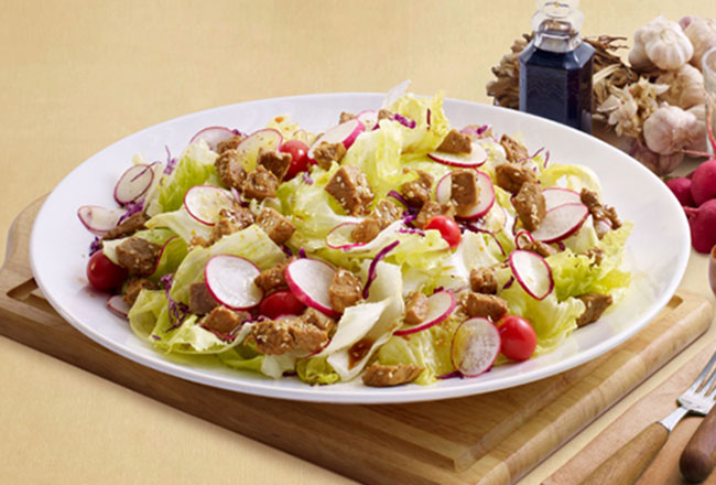 สลัดเนื้อสันย่างลูกเต๋า