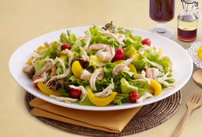 สลัดไก่ฉีกลูกพีช